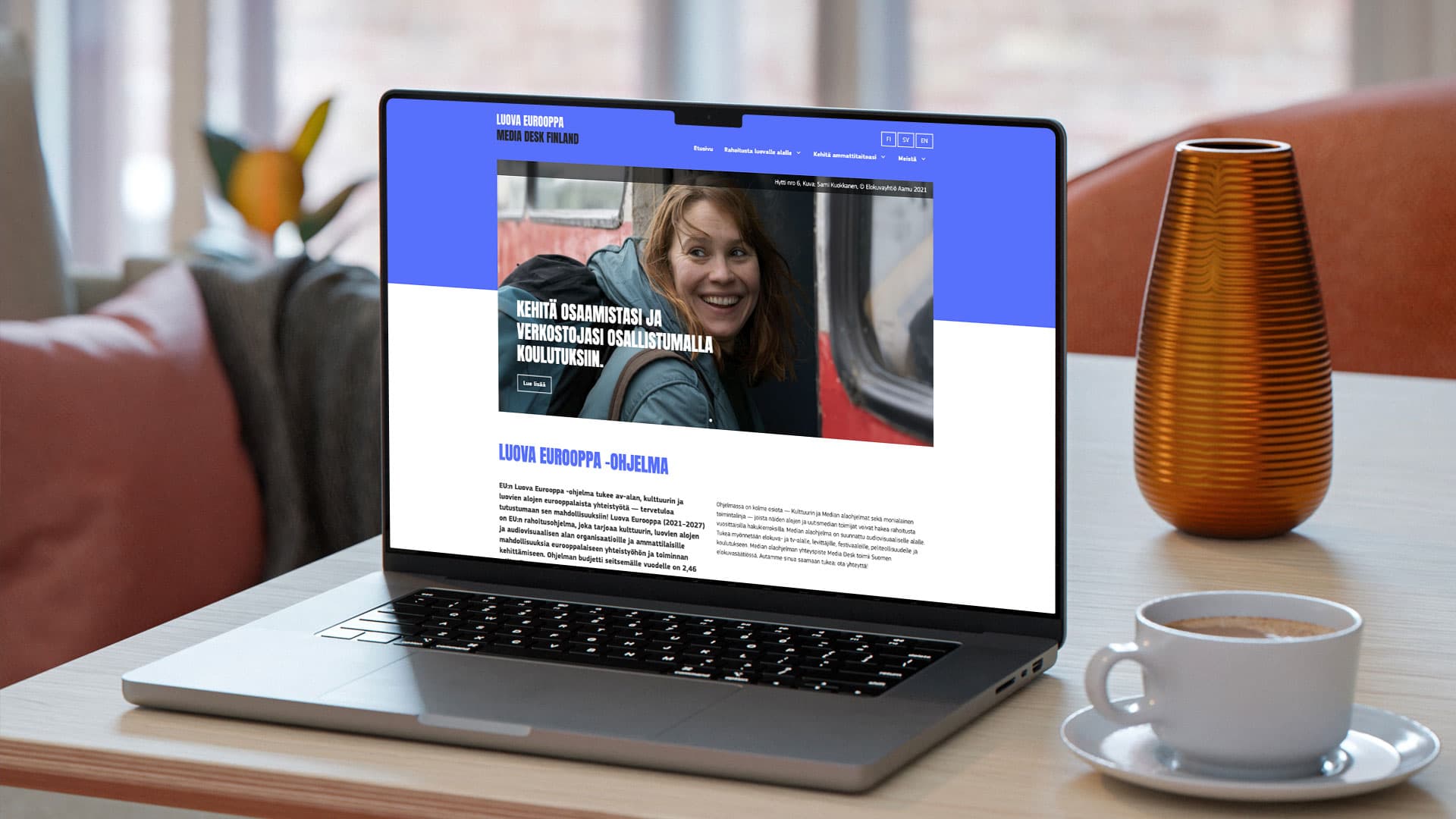 Mediadeskin verkkosivusto kannettavalla tietokoneella.